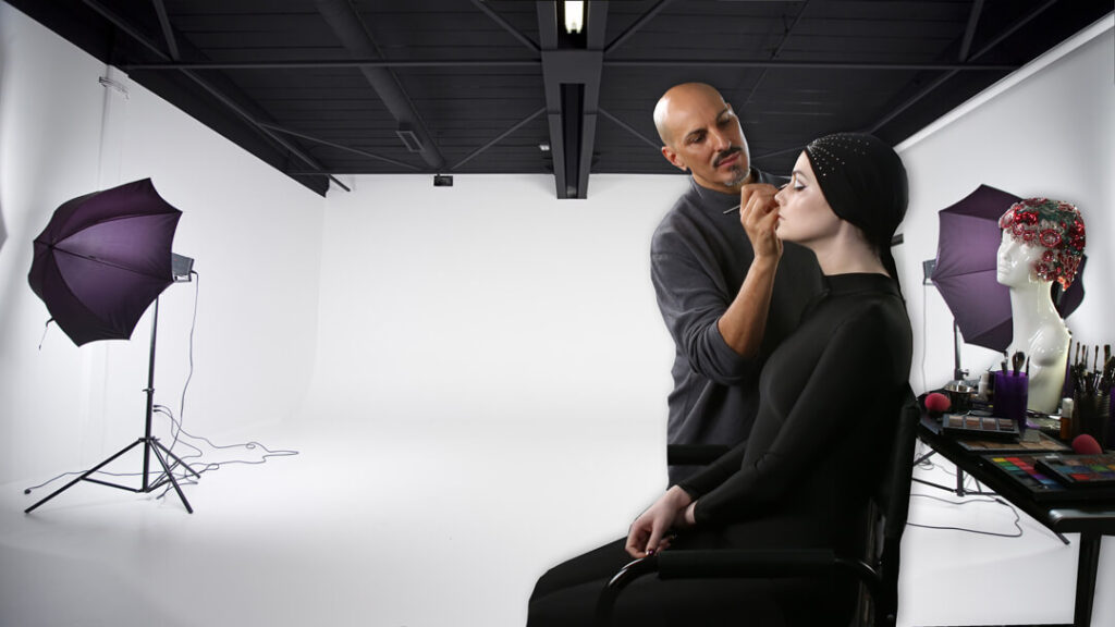 Roque Cozzette doing makeup in the studio