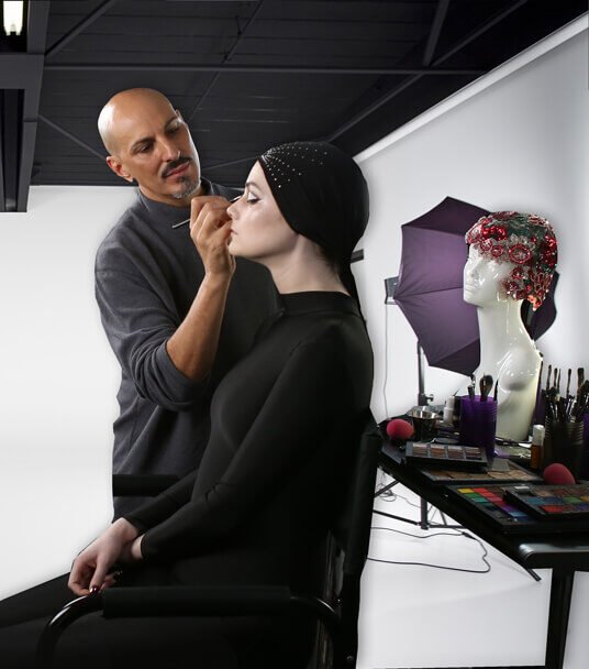 Roque Cozzette doing makeup in the studio